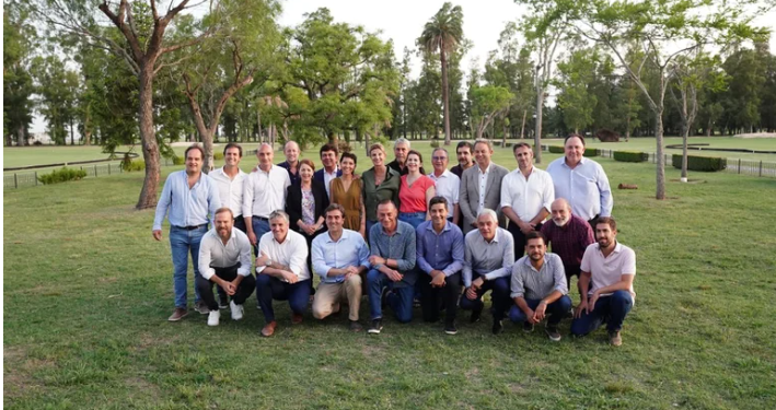 LOS INTENDENTES DEL PJ MANTIENEN SU APOYO A CFK Y CONSOLIDAN SU ARMADO CON UN PEDIDO DE FONDOS A KICILLOF