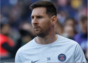 EL POSTEO DE LIONEL MESSI DURANTE LA VICTORIA DEL PSG EN LA LIGUE 1 DE FRANCIA