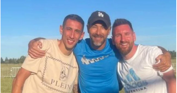 EL MULTITUDINARIO RECIBIMIENTO A LIONEL MESSI EN SU CASA EN ROSARIO Y EL GESTO CON LOS HINCHAS