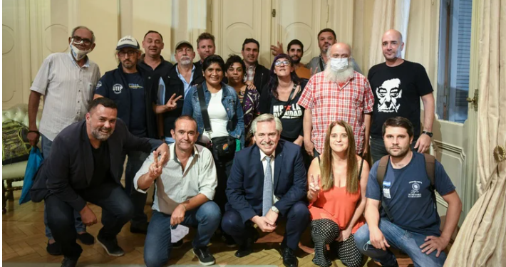 MOVIMIENTOS SOCIALES AMENAZAN CON RENUNCIAR A SUS CARGOS EN EL GOBIERNO LUEGO DEL CONFLICTO CON EL POTENCIAR TRABAJO