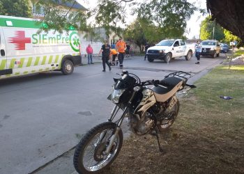 UNA MOTO ATROPELLÓ A UNA MUJER CUANDO CRUZABA LA CALLE