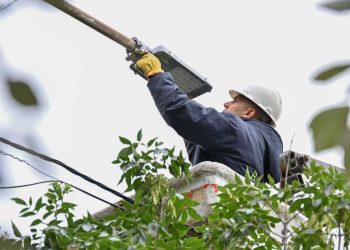 EL MUNICIPIO INSTALÓ 150 BRAZOS CON LUMINARIAS LED EN EL BARRIO PAIHUÉN