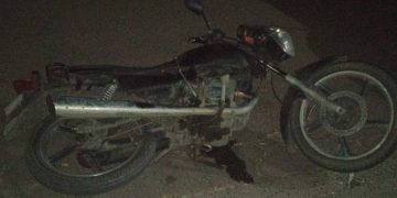 ACCIDENTE ENTRE UN AUTO Y UNA MOTO EN ALBERDI Y GODOY CRUZ