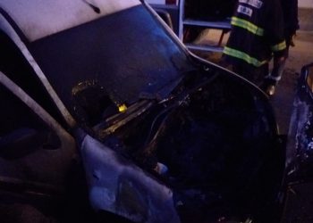 INCENDIO DE UNA CAMIONETA EN RINCÓN AL 2200