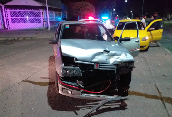 DOS AUTOS COLISIONARON EN RODRÍGUEZ Y URQUIZA