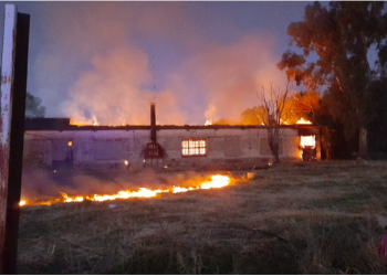 INCENDIO EN SANTA CRUZ AL 2500