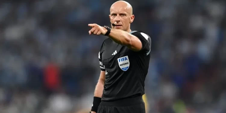 SZYMON MARCINIAK, EL ÁRBITRO DE LA GRAN FINAL ENTRE ARGENTINA Y FRANCIA