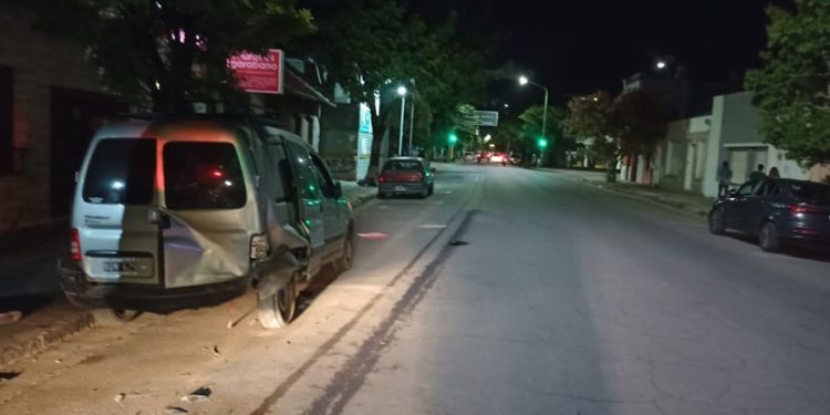 TOTALMENTE BORRACHA CHOCÓ Y ESCAPÓ: FUE DETENIDA A POCAS CUADRAS