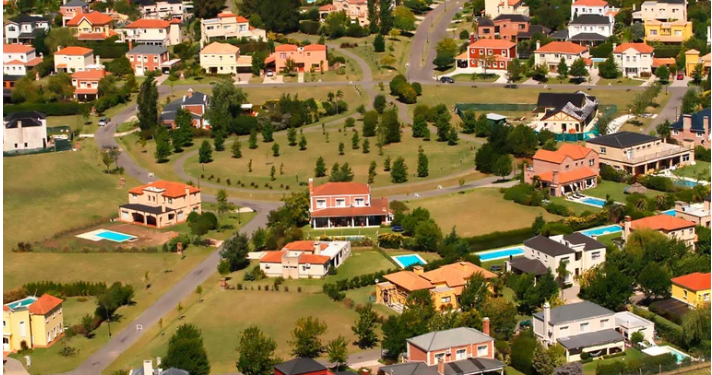 CON SATÉLITES, LA AFIP DETECTÓ A 350 DUEÑOS DE CASAS EN COUNTRIES QUE NO DECLARARON BIENES PERSONALES