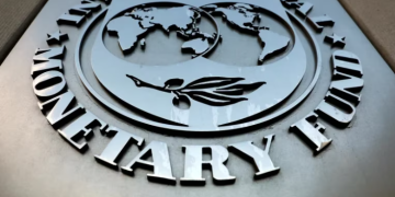 EL GOBIERNO LE PAGA AL FMI USD 1.400 MILLONES Y BUSCA NEGOCIAR UN DESEMBOLSO DE USD 5.400 MILLONES DEL ORGANISMO