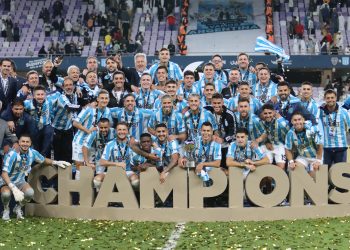 RACING LE GANÓ A BOCA Y ES CAMPEÓN DE LA SUPERCOPA INTERNACIONAL