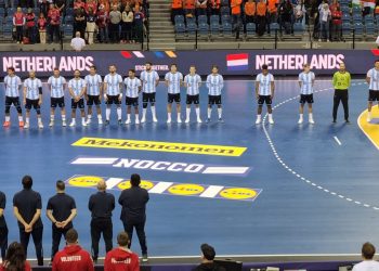 LOS GLADIADORES CAYERON EN EL DEBUT MUNDIALISTA