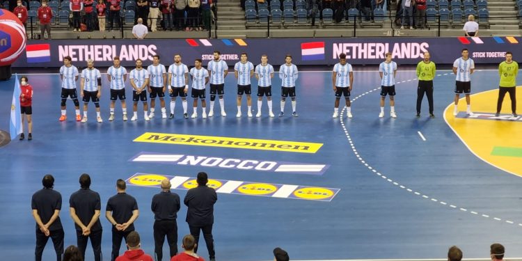 LOS GLADIADORES CAYERON EN EL DEBUT MUNDIALISTA