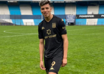 UN JUGADOR DE RACING RECIBIÓ UN TIRO EN LA CABEZA EN UNA BALACERA FATAL EN ROSARIO Y LUCHA POR SU VIDA