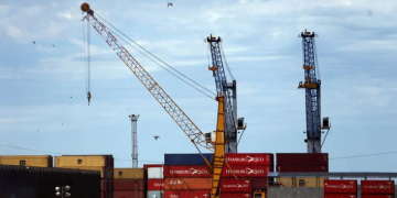 EL PUERTO DE ROSARIO ESTÁ PARALIZADO HACE UN MES POR UNA MEDIDA SINDICAL