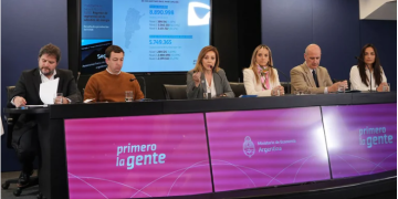 CASI MEDIO MILLÓN DE ARGENTINOS PIDIÓ LA BAJA DE LOS SUBSIDIOS A LAS TARIFAS PARA PODER COMPRAR DÓLARES