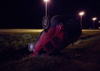 VUELCO DE UNA CAMIONETA EN LA AUTOVÍA JUAN PABLO II