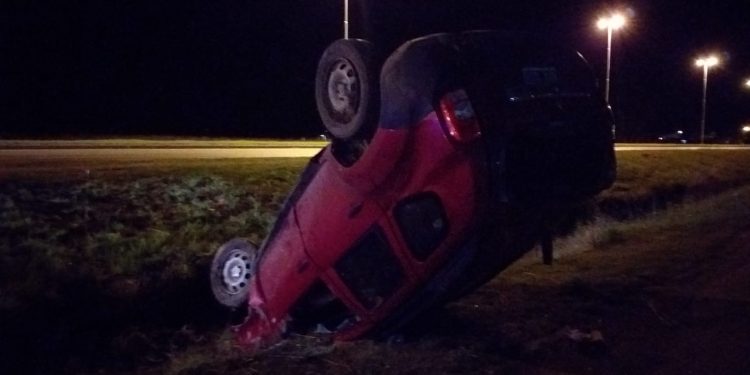 VUELCO DE UNA CAMIONETA EN LA AUTOVÍA JUAN PABLO II