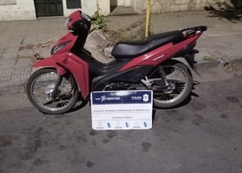 DOS MENORES ROBARON UNA MOTO QUE ESTABA ESTACIONADA