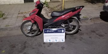 DOS MENORES ROBARON UNA MOTO QUE ESTABA ESTACIONADA