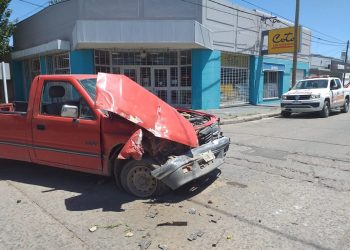 FUERTE ACCIDENTE ENTRE UNA CAMIONETA Y UN COLECTIVO