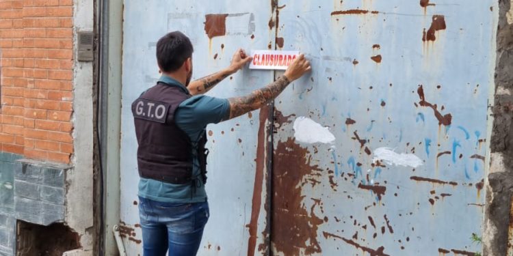 POLICÍA INSPECCIONÓ Y CLAUSURÓ 3 PENSIONES