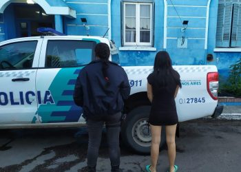 SU EXNOVIA LO ATACÓ A CUCHILLAZOS EN FRENTE DE SUS HIJOS