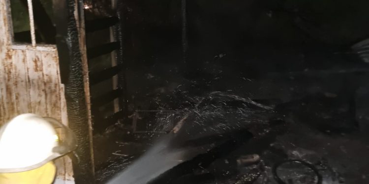 UNA CASILLA SE INCENDIÓ EN PABLO LEJARRAGA AL 6500
