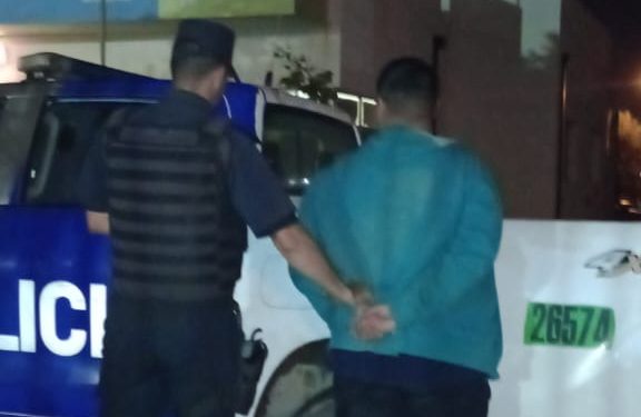 UN VECINO LOS VIO ROBANDO MATERIALES DE UNA OBRA EN CONSTRUCCIÓN Y LOS DENUNCIÓ