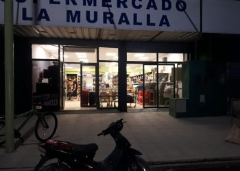ROMPIÓ TODO EN UN SUPERMERCADO CHINO