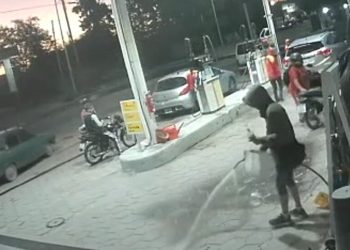 SE ROCIÓ CON GASOIL Y AMENAZÓ CON INCENDIAR UNA ESTACIÓN DE SERVICIO