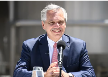 ALBERTO FERNÁNDEZ DEFINE LA CONVOCATORIA A UNA MESA NACIONAL PERO NO RENUNCIARÁ A SU CANDIDATURA