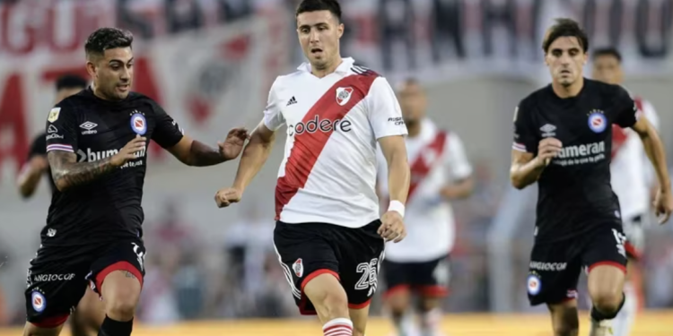 CON GOLES DE PENAL DE BORJA Y BARCO, RIVER PLATE LE GANÓ 2 A 1 A ARGENTINOS JUNIORS  EN UN DUELO LLENO DE POLÉMICAS