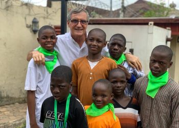 PADRE CRISAFULLI: «ESTAMOS COMENZANDO UNA OBRA DE CONTENCIÓN SOCIAL PARA NIÑOS DE LA CALLE»