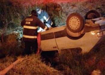 TOTALMENTE ALCOHOLIZADO VOLCÓ CON SU AUTO