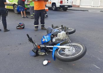 MOTOCICLISTA CON TRAUMATISMO TRAS UN CHOQUE