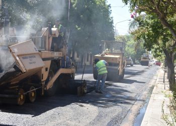 EL MUNICIPIO AVANZA CON LA PAVIMENTACIÓN EN BARRIOS Y MACROCENTRO