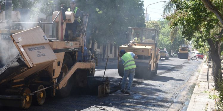 EL MUNICIPIO AVANZA CON LA PAVIMENTACIÓN EN BARRIOS Y MACROCENTRO