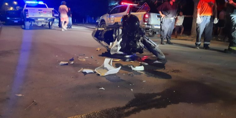 CHOQUE ENTRE UN AUTO Y UNA MOTO EN ESTADOS UNIDOS AL 1700