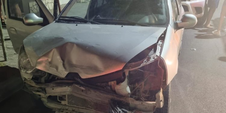 ACCIDENTE ENTRE DOS AUTOS EN WASHINGTON Y RIVADAVIA