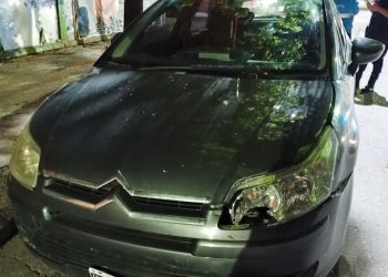 ESPERABA QUE CAMBIÉ EL SEMÁFORO Y UN AUTOMOVILISTA ALCOHOLIZADO LO EMBISTIÓ POR DETRÁS