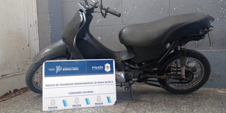 CIRCULABA EN UNA MOTO ROBADA Y FUE DETENIDO EN UN OPERATIVO