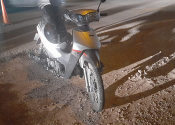 PERDIÓ EL CONTROL DE SU MOTO Y CAYÓ EN INDIADA Y LUIS AGOTE