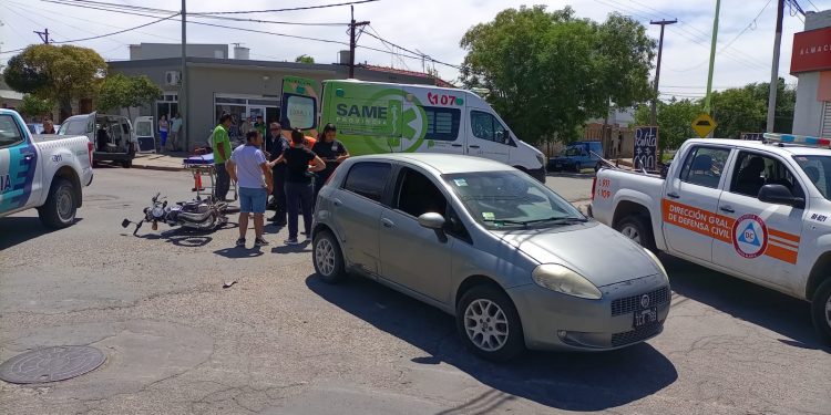 FUERTE ACCIDENTE ENTRE AUTO Y MOTO
