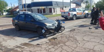 OTRO CHOQUE ENTRE UN AUTO Y UNA MOTO
