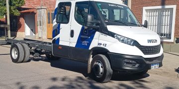 SE CAYÓ DE SU MOTO POR ESQUIVAR UN CAMIÓN