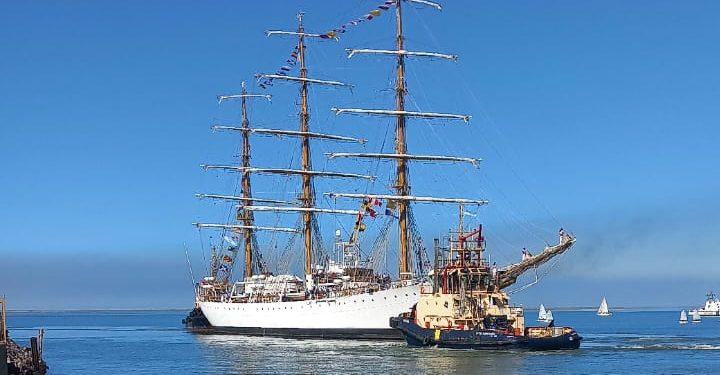 ¡LA FRAGATA LIBERTAD LLEGÓ A BAHÍA!