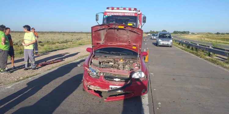 BORRACHO CHOCÓ CONTRA EL GUARDARRAÍL EN LA RUTA 3 E INDIADA