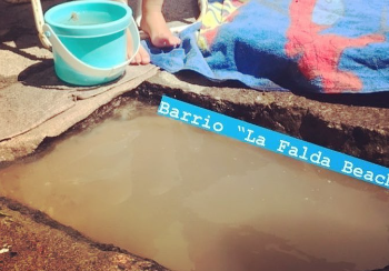 BARRIO LA FALDA: «LLEVO 20 DÍAS SIN AGUA PORQUE SE REVENTÓ UN CAÑO DE ABSA»