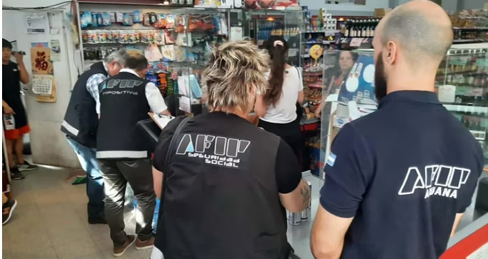 LA RECAUDACIÓN FISCAL AUMENTÓ POR DEBAJO DE LA INFLACIÓN POR PRIMERA VEZ EN LOS ÚLTIMOS 26 MESES